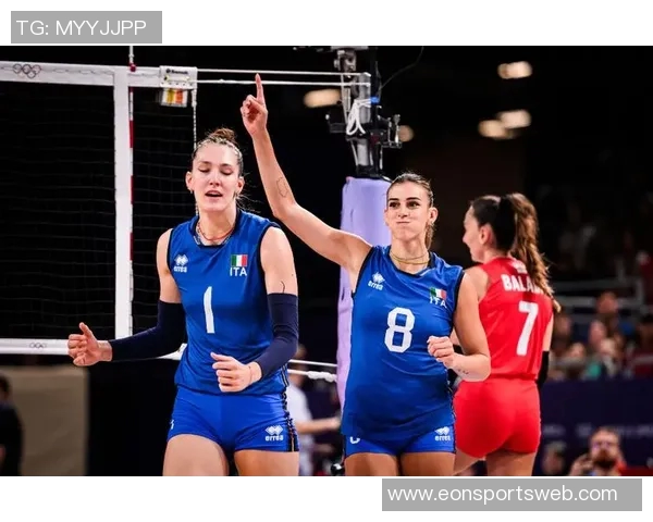 意大利女排奥运冠军埃格努亲临国米与劳塔罗互换球衣展现体育精神
