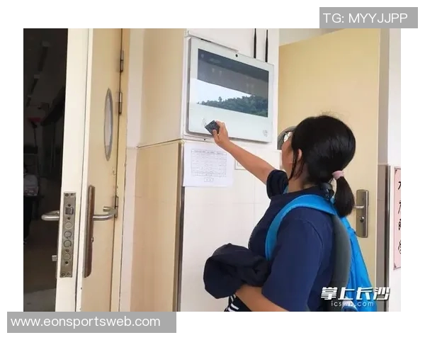 约老师称赞球队三节打卡表现出色各司其职展现团队默契与实力