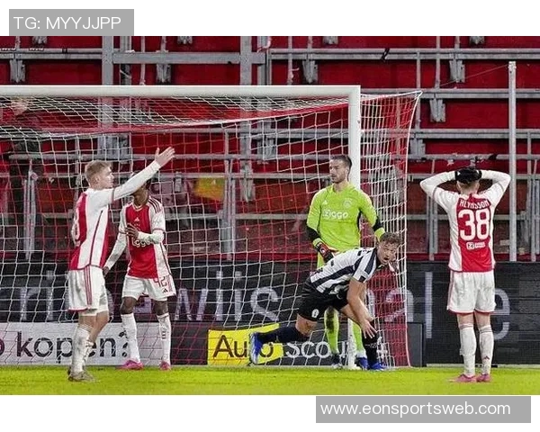 阿贾克斯在荷兰杯中以7-2狂胜马斯路易斯莫吉奥梅开二度展现锋芒